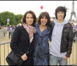 Marie, Stéphanie et Alexi Fugain ont participé à la grande Marche contre la leucémie (et pour le Don de Soi) organisée par l'association Laurette Fugain, à Paris