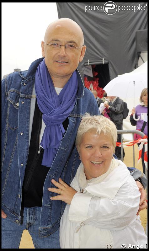 Mimie Mathy et son mari Benoît ont participé à la grande Marche contre la leucémie (et pour le Don de Soi) organisée par l'association Laurette Fugain, à Paris