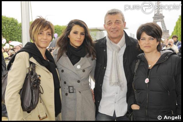 Les parents de Gregory Lemarchal entourés de Karine Ferri (l'ex-compagne de feu Gregory) et Charlotte Valandrey ont participé à la grande Marche contre la leucémie (et pour le Don de Soi) organisée par l'association Laurette Fugain, à Paris