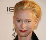 Tilda Swinton au 1835 White Palm, vient rendre une petite visite à la singulière Rossy de Palma. 17/05/09