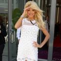 Victoria Silvstedt : quand la bimbo fait son show... c'est toujours très court et très decolleté !