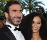 Eric Cantona et Rachida Brakni, magnifiques et amoureux, avant la projection de Looking for Eric, au Festival de Cannes, le 18 mai 2009