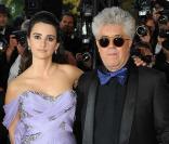 Penélope Cruz et Pedro Almodovar montent les marches du Palais des Festivals