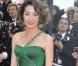 Michelle Yeoh, L'Oréal Girl, sublime dans sa robe verte... 