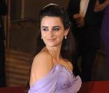 Penelope Cruz, so cute dans sa robe lilas !