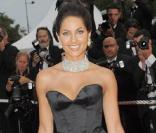 Barbara Mori, resplendissante dans sa longue robe noire réhaussée d'une parure Chopard ! 