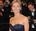 Anne-Sophie Lapix, radieuse dans une robe Yves Saint Laurent ! 