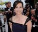Kristin Scott Thomas splendide tout en bleu marine pour la montée du film Vengeance ! 