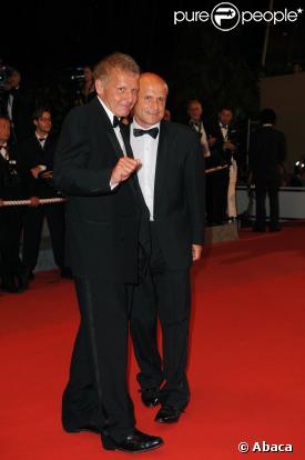 Patrick et Olivier Poivre d'Arvor lors de la montée des marches du Ruban blanc le 21 mai 2009 pour le 62e Festival de Cannes
