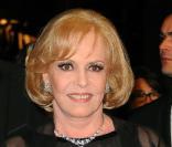 Michèle Mercier lors de la montée des marches du Ruban blanc le 21 mai 2009 pour le 62e Festival de Cannes