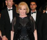Michèle Mercier lors de la montée des marches du Ruban blanc le 21 mai 2009 pour le 62e Festival de Cannes