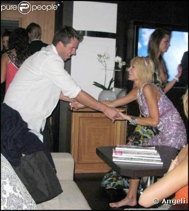 Paris Hilton et Doug Reinhardt font la fête sur le yacht de David Furnish à Cannes