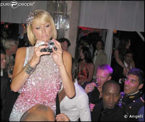 Paris Hilton et Doug Reinhardt font la fête au VIP Room à Cannes