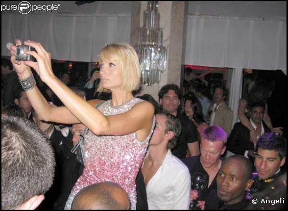 Paris Hilton et Doug Reinhardt font la fête au VIP Room à Cannes