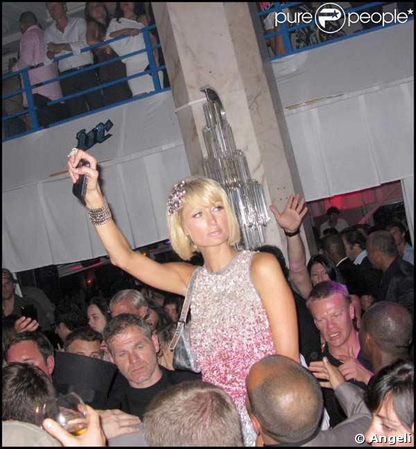 Paris Hilton et Doug Reinhardt font la fête au VIP Room à Cannes