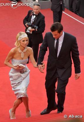 Paris Hilton et Doug Reinhardt montent les marches du Palais des Festivals