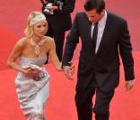 Paris Hilton et Doug Reinhardt montent les marches du Palais des Festivals