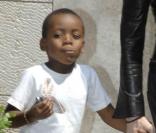 Madonna et son fils adoptif David à la sortie de la kabbale, (23 mai, New York)