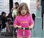 Hugh Jackman fait du vélo avec ses enfants Oscar et Ava (NYC, 24 mai)
