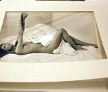 La photo de Carla-Bruni Sarkozy présentée pour la vente aux enchères à Berlin le 4 juin...