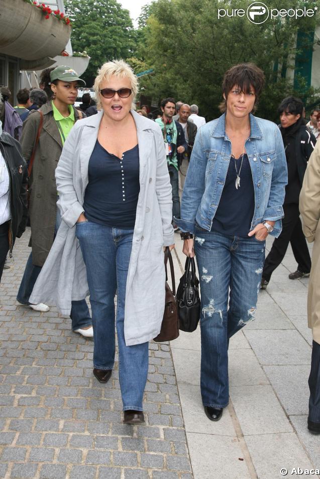 Muriel Robin et son amie Anne Le Nen à Roland Garros