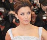 Eva Longoria est aujourd'hui l'une des sublimes égéries L'Oréal et a retrouvé la voie de la raison, côté look ! 
