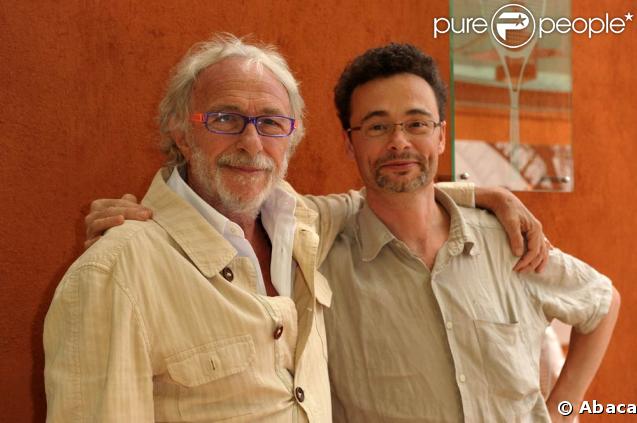 Roland-Garros 2009 : pour les huitièmes de finale disputés le lundi de Pentecôte, les célébrités sont venues en nombre. En couple et en famille ! Pierre Richard et son fils Olivier. 