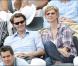 Roland-Garros 2009 : pour les huitièmes de finale disputés le lundi de Pentecôte, les célébrités sont venues en nombre. En couple et en famille ! François Baroin et Michèle Laroque. 