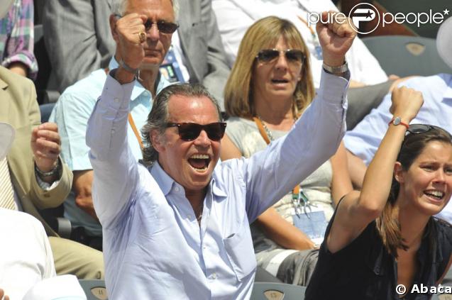 Roland-Garros 2009 : pour les huitièmes de finale disputés le lundi de Pentecôte, les célébrités sont venues en nombre. En couple et en famille ! Michel Leeb et sa fille Elsa. 