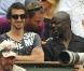 Roland-Garros 2009 : pour les huitièmes de finale disputés le lundi de Pentecôte, les célébrités sont venues en nombre. En couple et en famille ! Yohan Micoud et Lilian Thuram. 