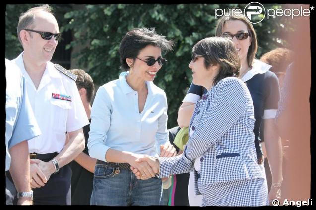 Rachida Dati présidant la remise des prix de l'édition 2009 des régates de la Seine organisée au port de Suffren dans le VIIe arrondissement à Paris le 31 mai 2009