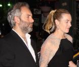 Sam Mendes et Kate Winslet quittant le restaurant The Spotted Pig à New York le 1er juin 2009