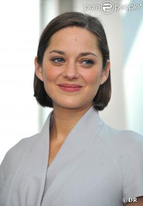 Marion Cotillard, lors de l'annonce du meilleur designer du NYC Bike In Style Challenge, à New York, le 2 juin 2009 !