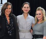 Donna Karan, Marion Cotillard et Hilary Duff, lors de l'annonce du meilleur designer du NYC Bike In Style Challenge, à New York, le 2 juin 2009 !