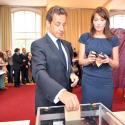 Carla Bruni et Nicolas Sarkozy ont voté... avec élégance bien sûr !