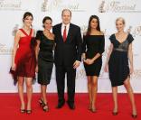 Sandra Lou, Alessandra Sublet, Prince Albert, Karine Ferri et Sidonie Bonnec lors du 49ème Festival de télévision de Monte-Carlo