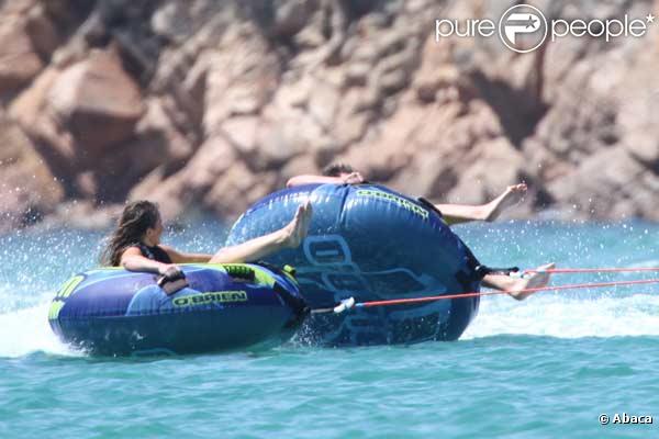 Geri Halliwell et son boyfriend Henry Beckwith en vacances en Sardaigne