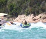 Geri Halliwell et son boyfriend Henry Beckwith en vacances en Sardaigne