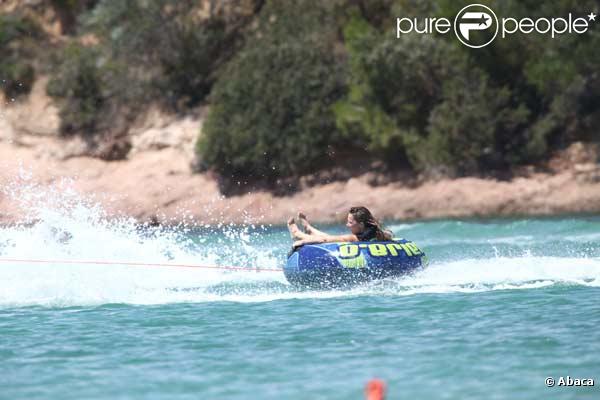 Geri Halliwell et son boyfriend Henry Beckwith en vacances en Sardaigne