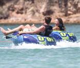 Geri Halliwell et son boyfriend Henry Beckwith en vacances en Sardaigne