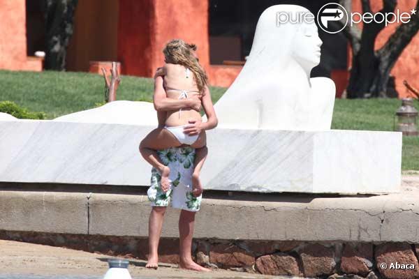 Geri Halliwell et son boyfriend Henry Beckwith en vacances en Sardaigne
