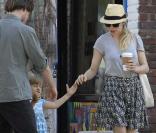 Michelle Williams et sa fille Matilda se promènent à New York