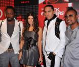 La super roulée Fergie, entourée des Black Eyed Peas, lors de la grande soirée pour la sortie de leur album, au Griffin de New York, le 10 juin 2009 !
