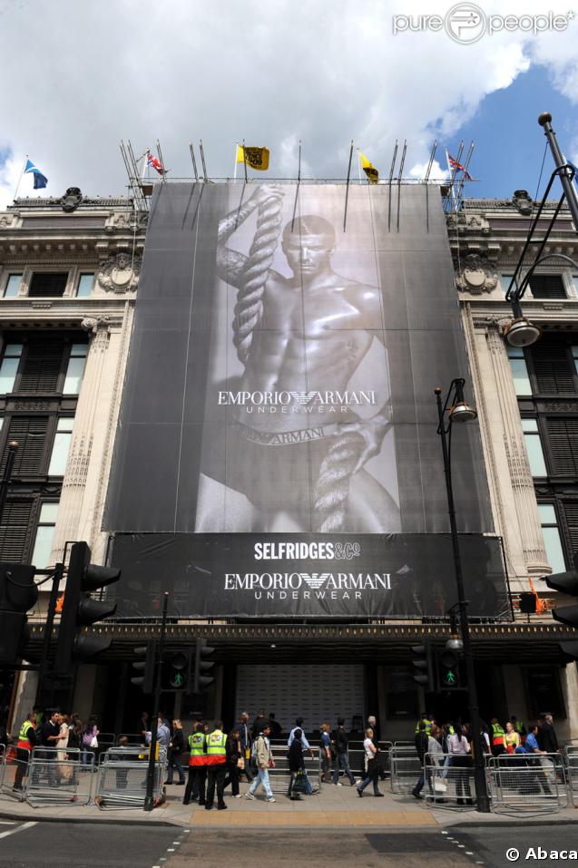 David Beckham lance sa ligne de sous-vêtements Armani, à la boutique Selfridges de Londres, le 11 juin 2009