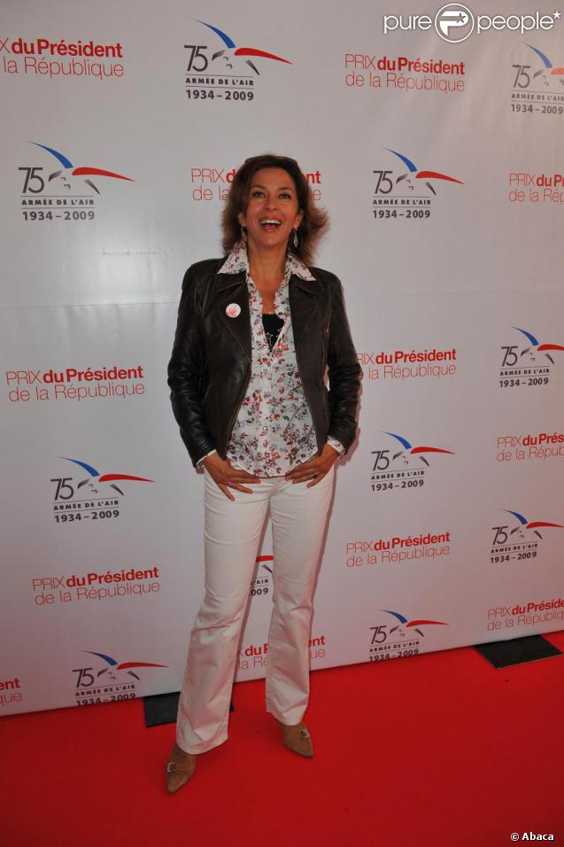 Corinne Touzet à l'événement Journée de l'Extrême - Grand Prix du président de la République. 13/06/09