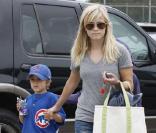 Reese Witherspoon a encouragé son fils Deacon lors de son match de baseball à Brentwood, Los Angeles
