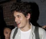 John Mayer quitte l'Hotel Café à Hollywood en Californie le 14 juin 2009
