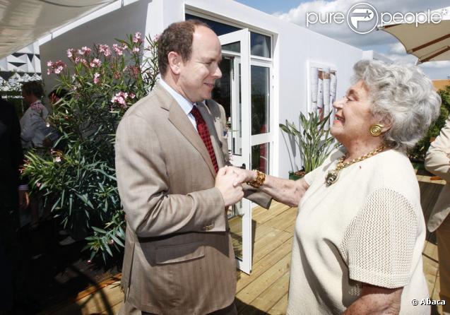 Albert de Monaco et Charlene Wittstock à Bordeaux pour Vinexpo, ici avec la Baronne  Philippine de Rothschild 