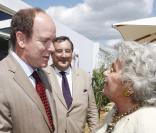 Albert de Monaco et Charlene Wittstock à Bordeaux pour Vinexpo, ici avec la Baronne  Philippine de Rothschild 
