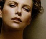 Charlize Theron superbe en couverture de GQ ! 